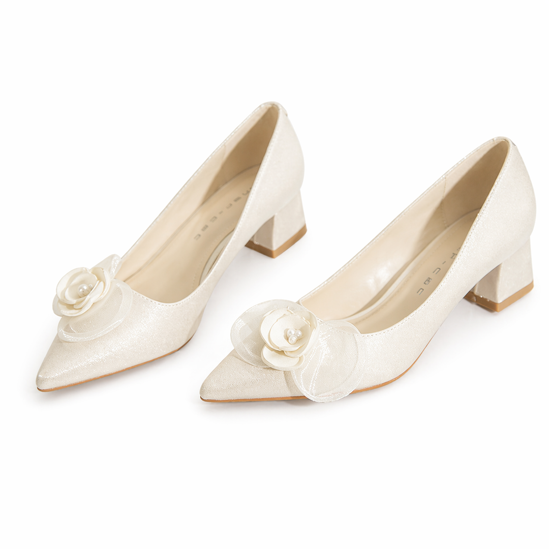 pointed-toe satin heels with floral appliqué – BLOOM