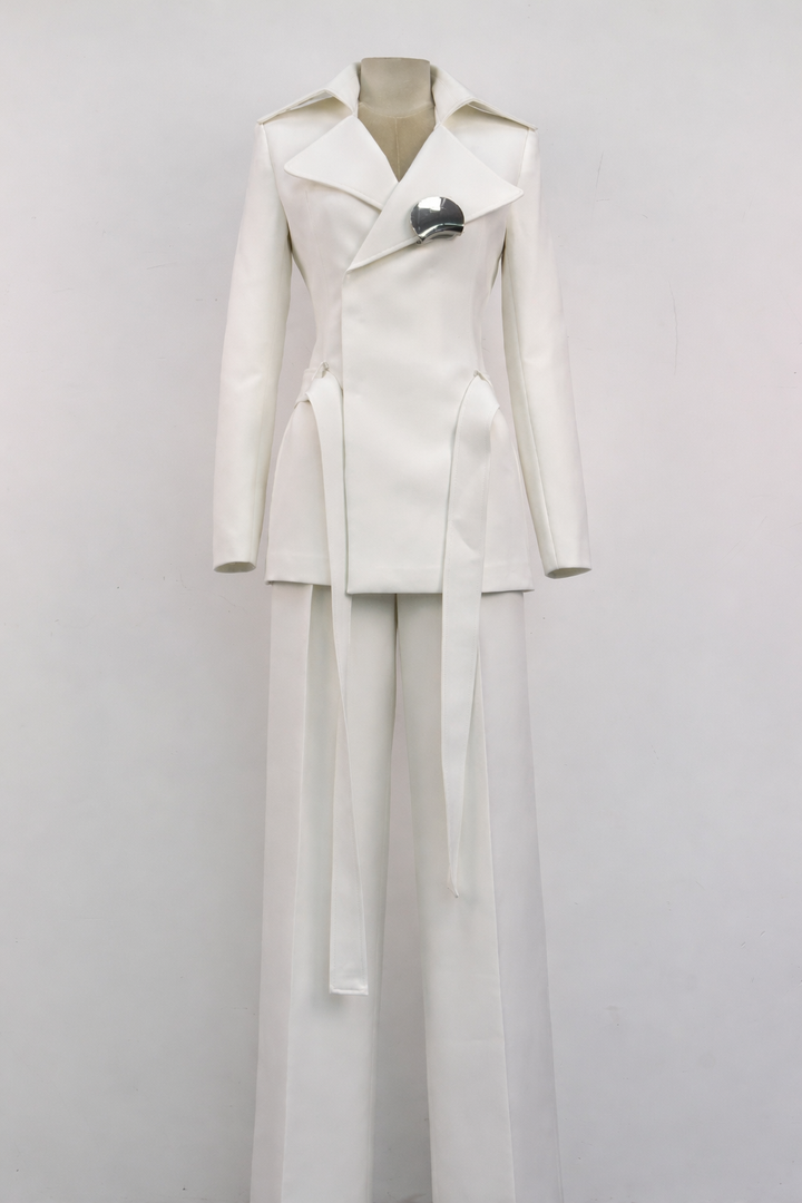 structured blazer set with wide-leg pants and metallic brooch – EDGE