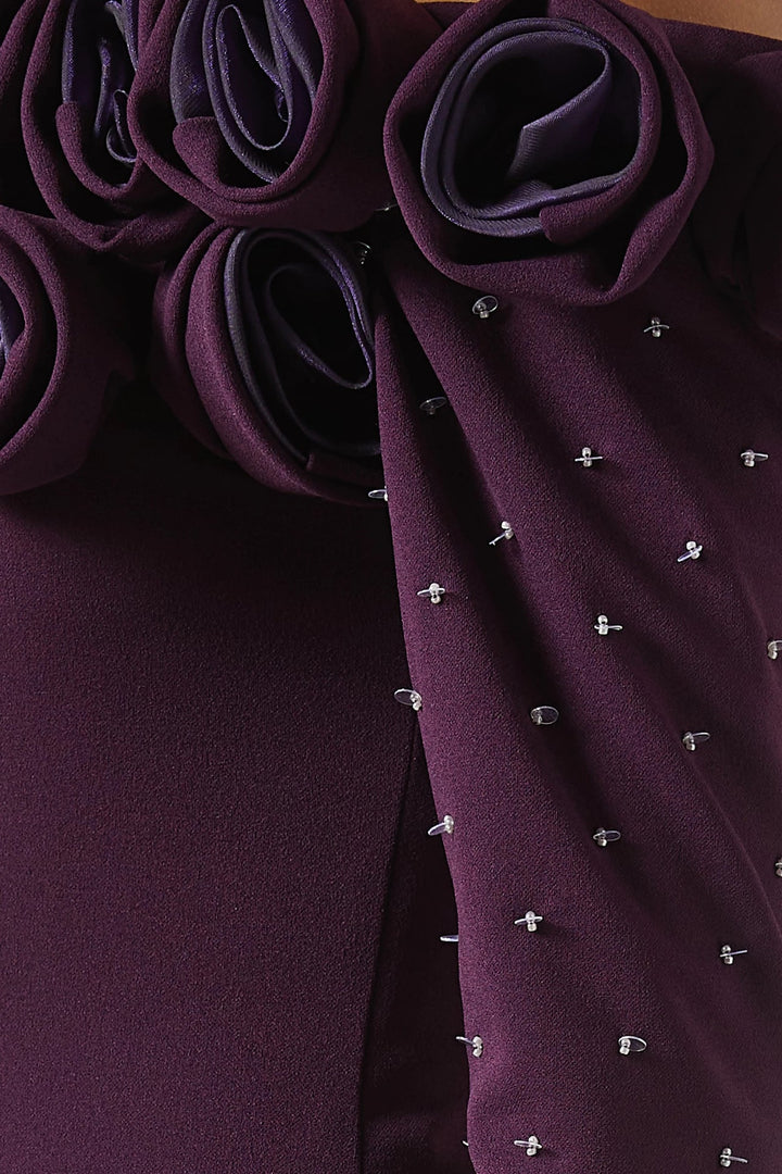 Off-shoulder gown with sculpted floral neckline – AMETHYSTA