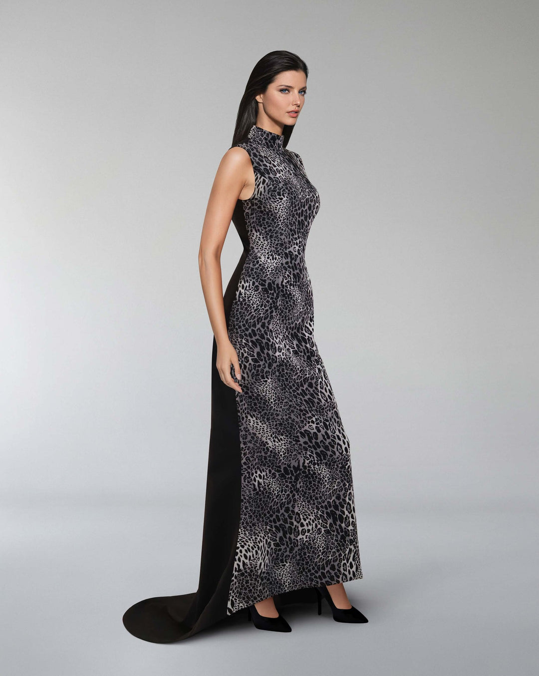 Sleeveless leopard printed dress with train - ODD-POLEEN
