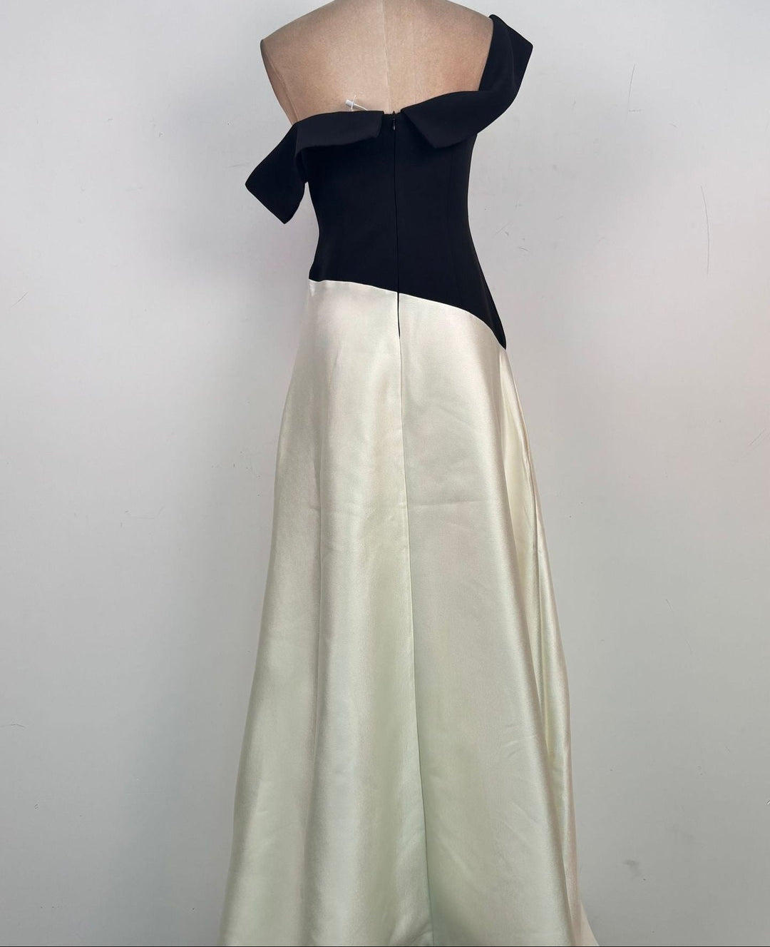 one-shoulder contrast satin maxi dress – MONO