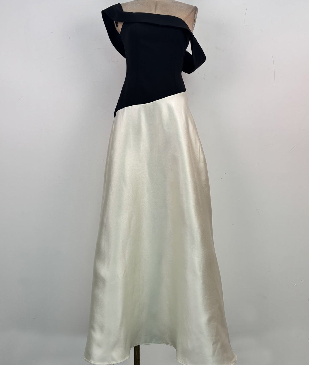 one-shoulder contrast satin maxi dress – MONO