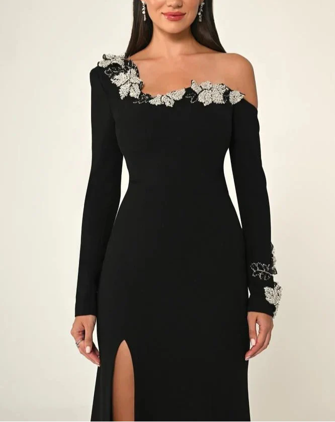 One-sleeve column dress with floral appliqué and front slit – NOIR BELLA - 1
