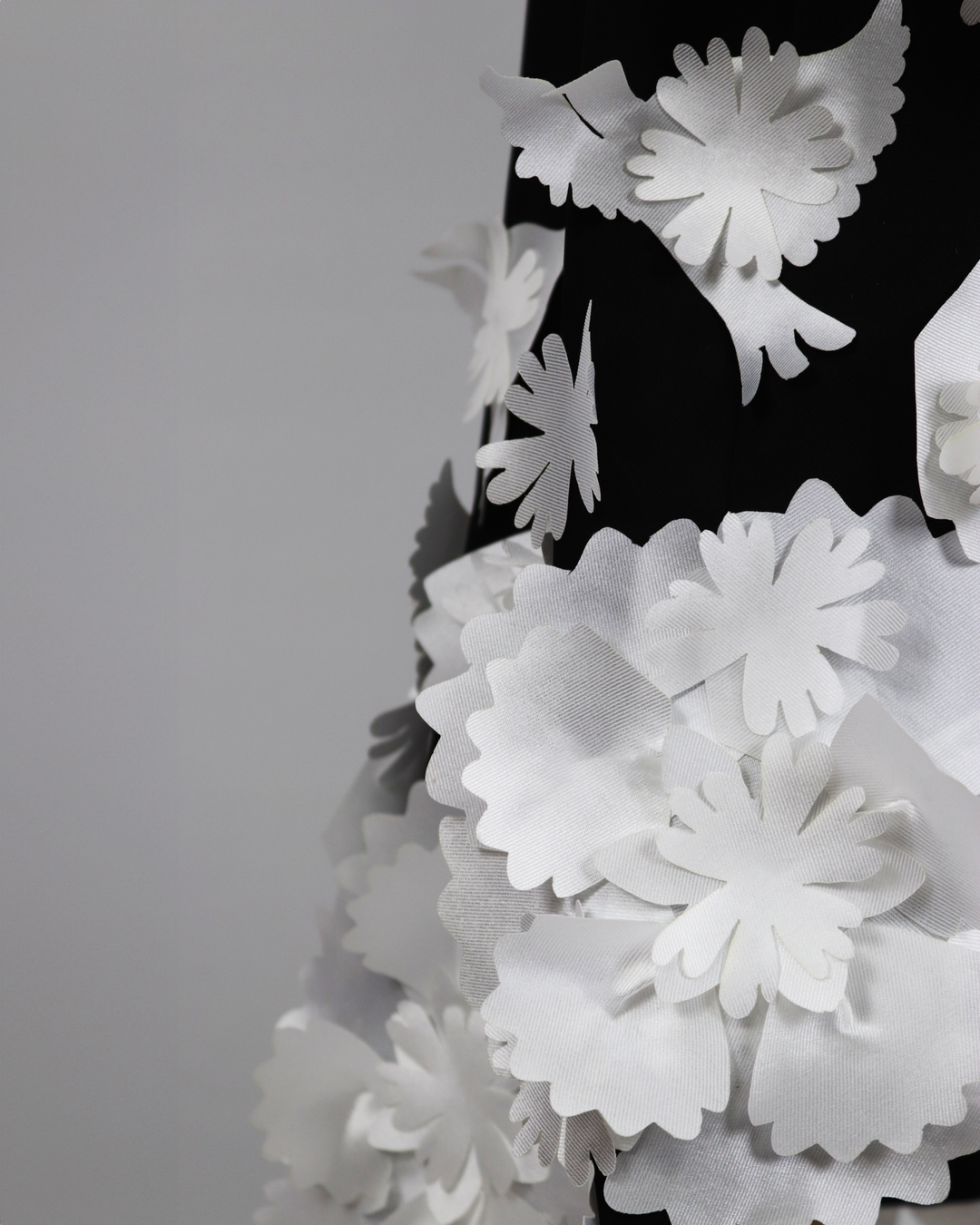 Little black dress with 3D flowered bottom -ODD- JOLLA