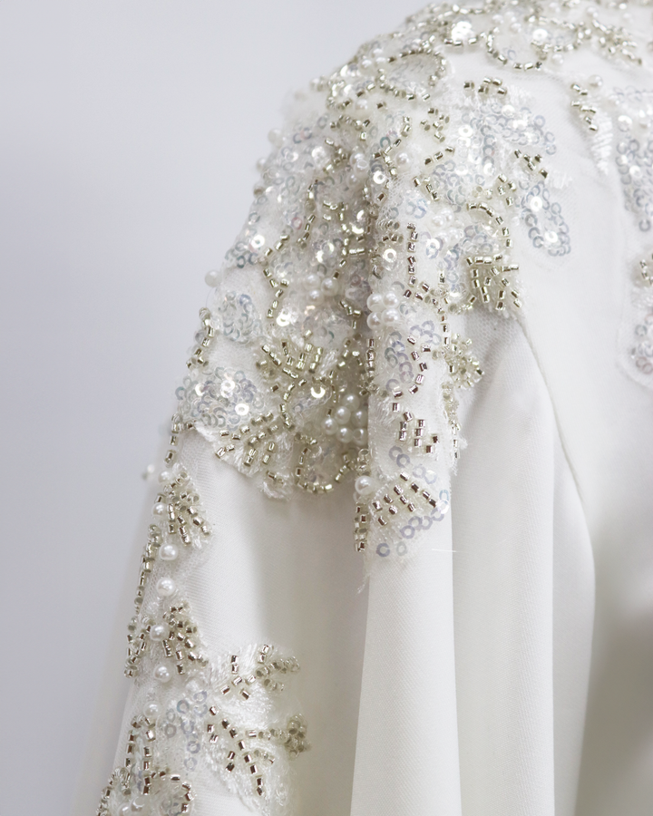 Sequinned shoulders dress with floor-length sleeves