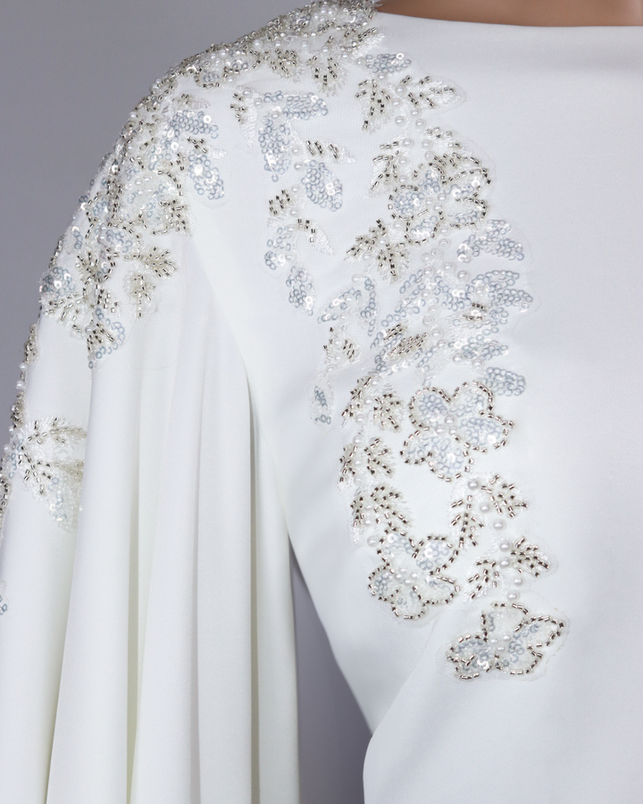Sequinned shoulders dress with floor-length sleeves