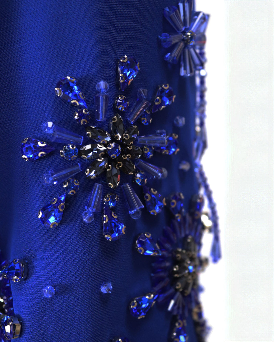 Beaded column dress with V neckline - ODD- LORON
