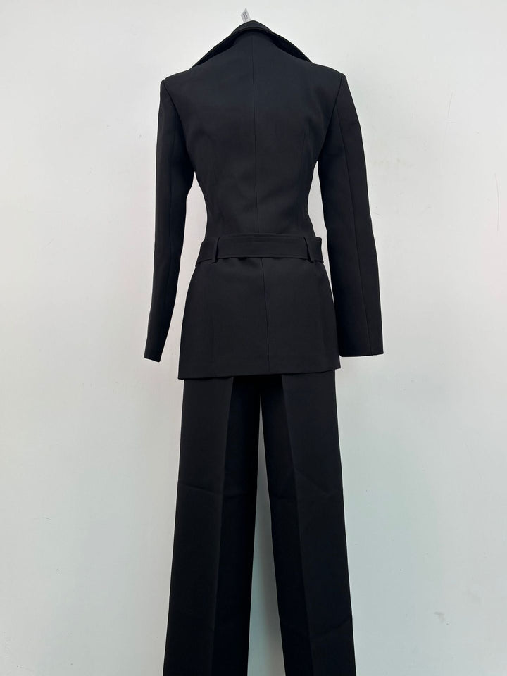 structured blazer set with wide-leg pants and metallic brooch – EDGE