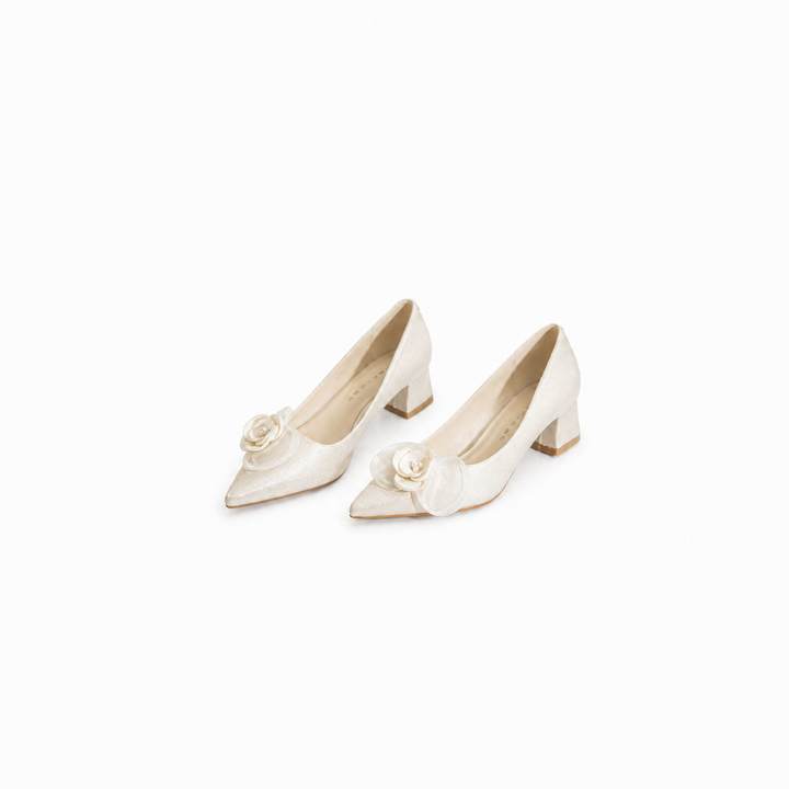 pointed-toe satin heels with floral appliqué – BLOOM