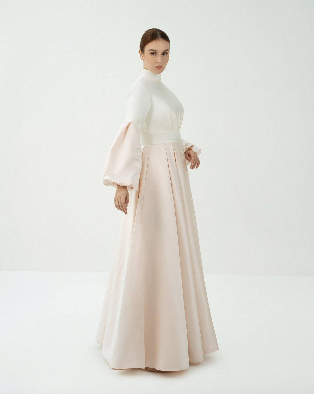 ODD-Puffed sleeves dress with maxi skirt