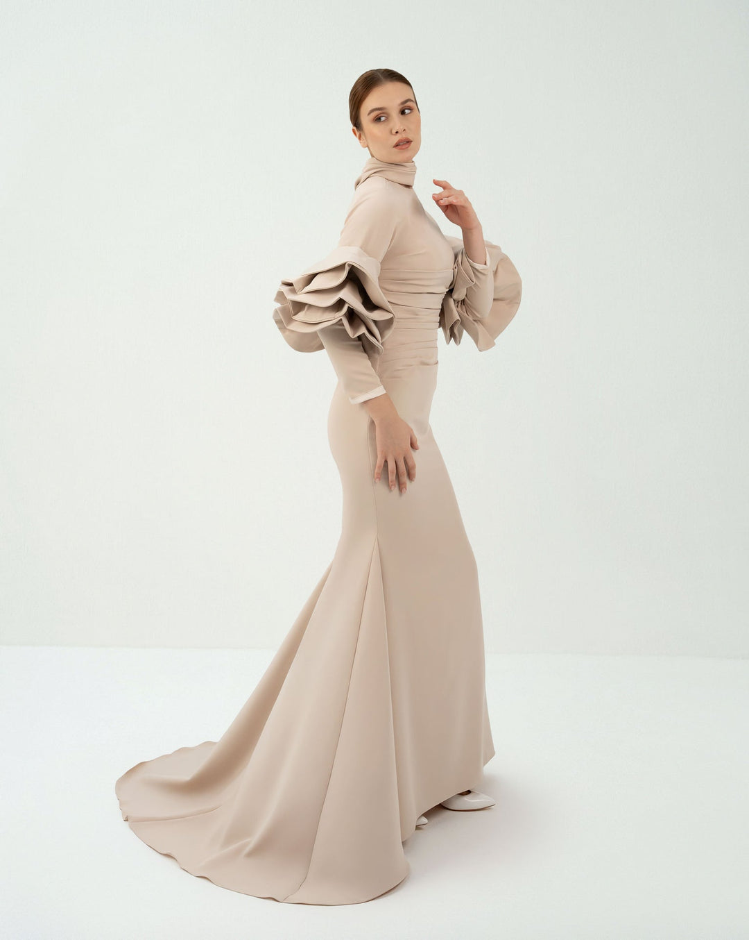 Pleated dress with ruffled sleeves and high neck -ODD-ZIVA