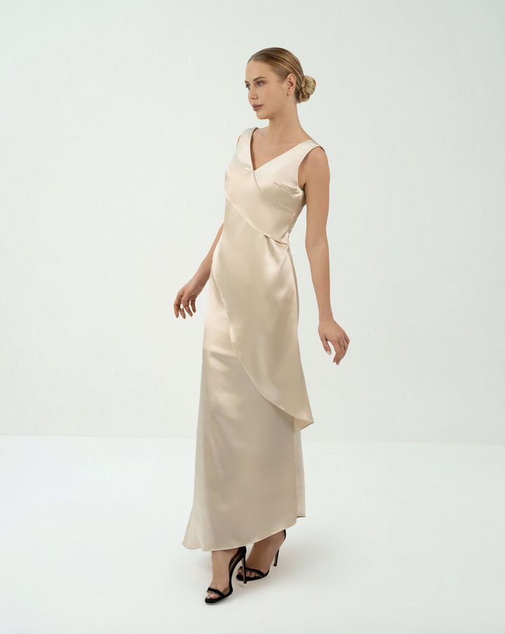 Layered column dress with V neckline  - ODD-LYRA