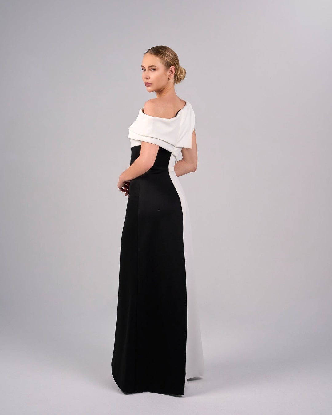 Shoulder off bicolour dress with geometrical shapes - ODD-AILLE