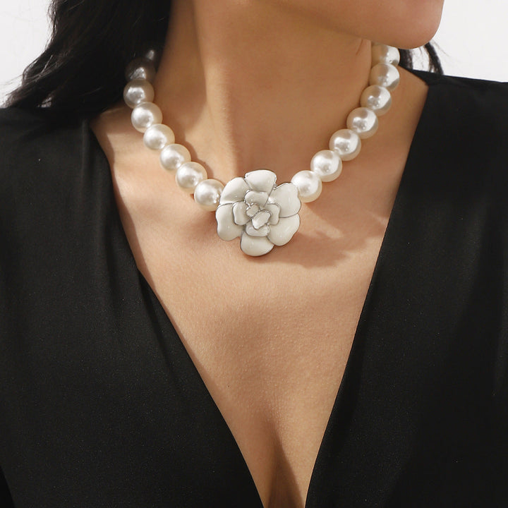 chunky pearl necklace with camellia flower centerpiece – NOIRY