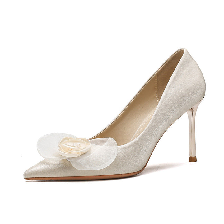 pointed-toe satin heels with floral appliqué – BLOOM