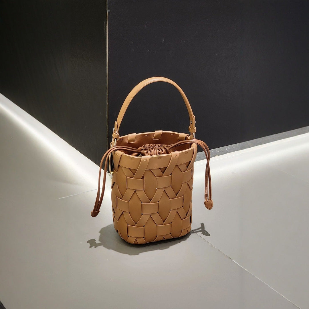 woven bucket bag with drawstring pouch – SIENNA