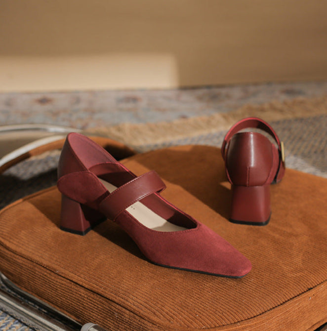 block heel pumps with suede finish and strap detail – ODD- AMARAQLU