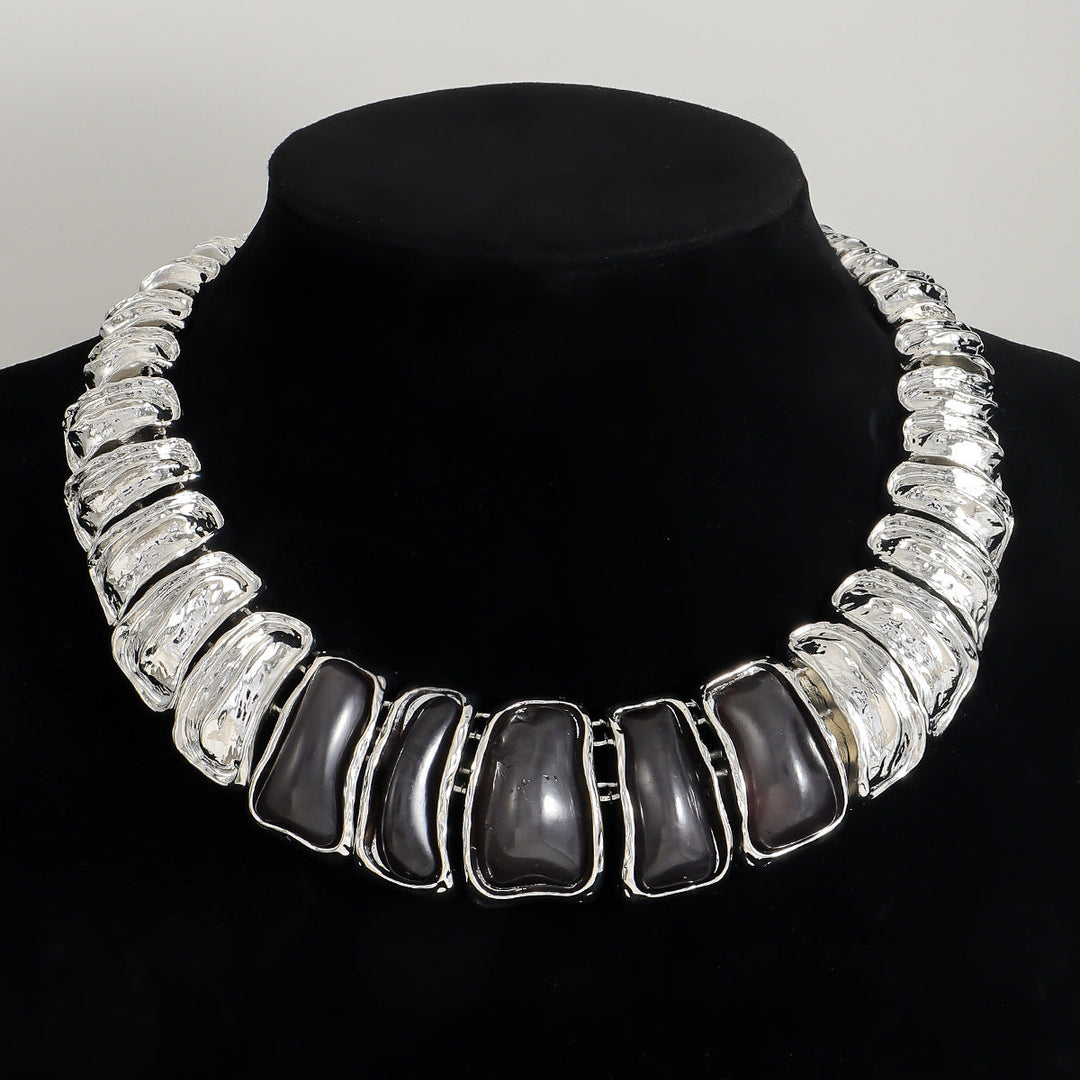 chunky textured collar necklace with brown resin stones – ZARIA