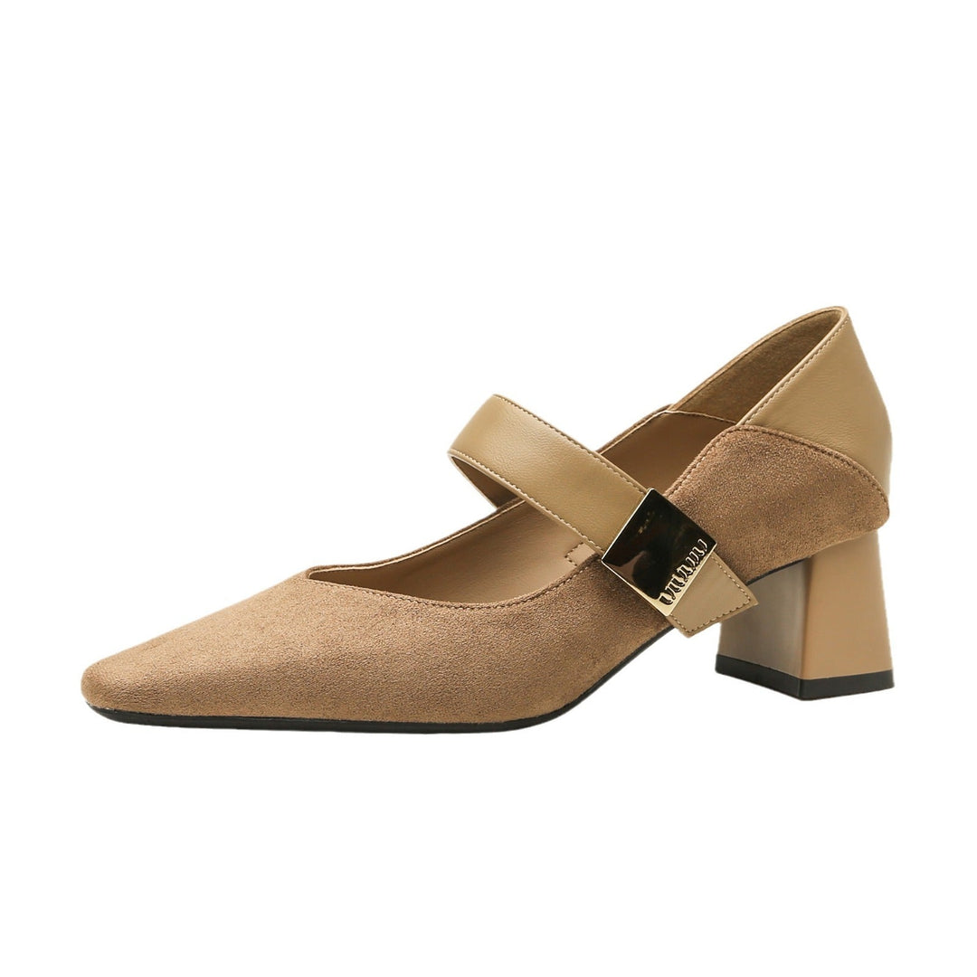 block heel pumps with suede finish and strap detail – ODD- AMARAQLU