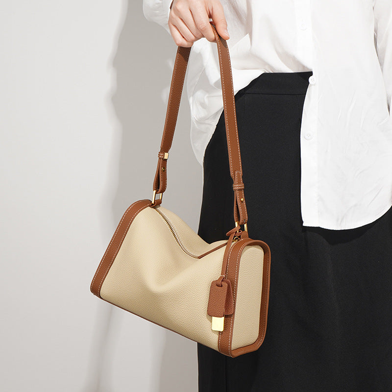 structured pebbled leather shoulder bag with gold accent – LYNRAK