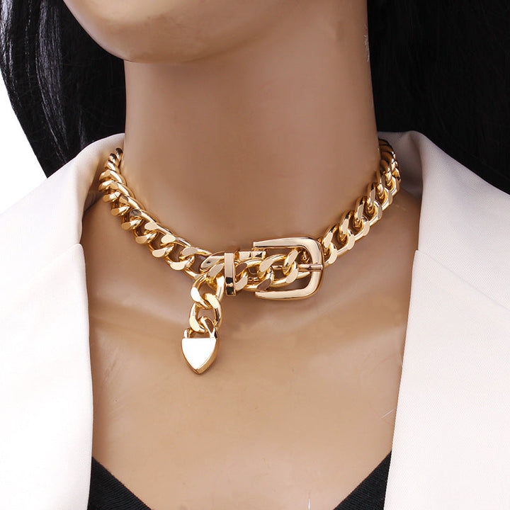 Chunky chain choker with buckle and heart pendant - Bebzi