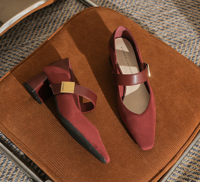 block heel pumps with suede finish and strap detail – ODD- AMARAQLU