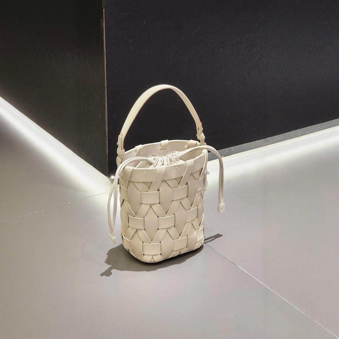 woven bucket bag with drawstring pouch – SIENNA