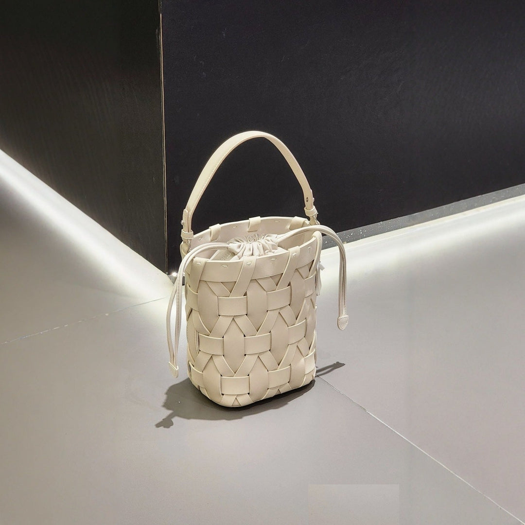woven bucket bag with drawstring pouch – SIENNA