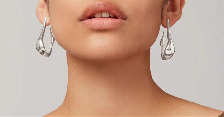 Sculpted drop earrings with a smooth curve - Alkasa