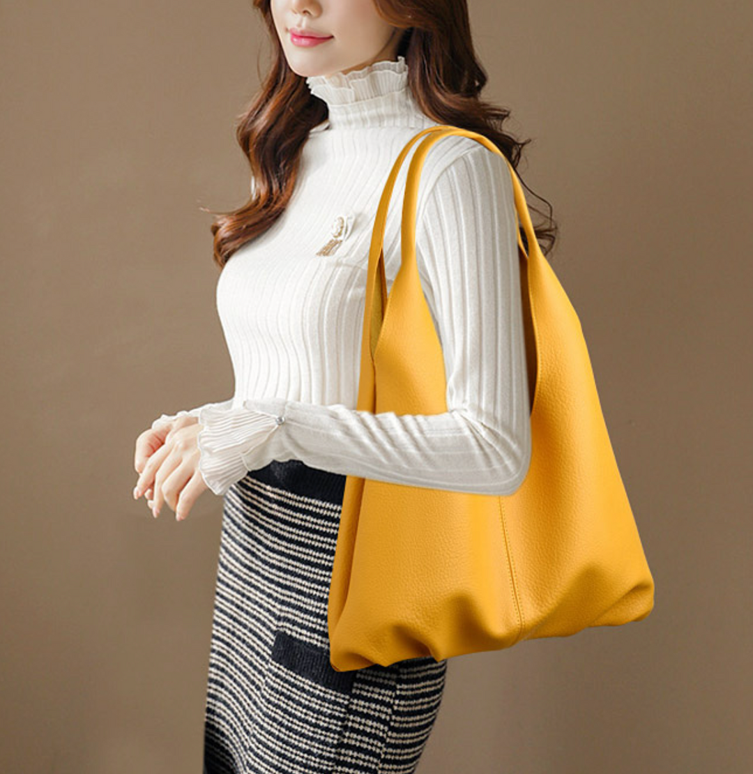 oversized slouchy tote in black grain – RHEA