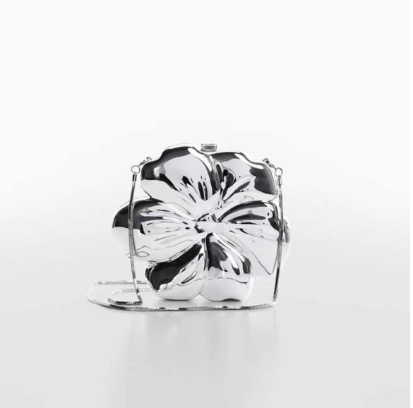 sculpted metallic flower clutch with chain strap – AUREZIA