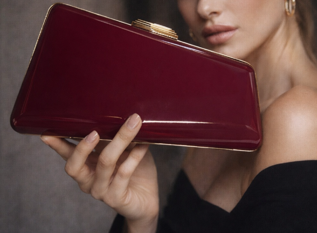 croco-embossed evening clutch with chain strap – MORIXA