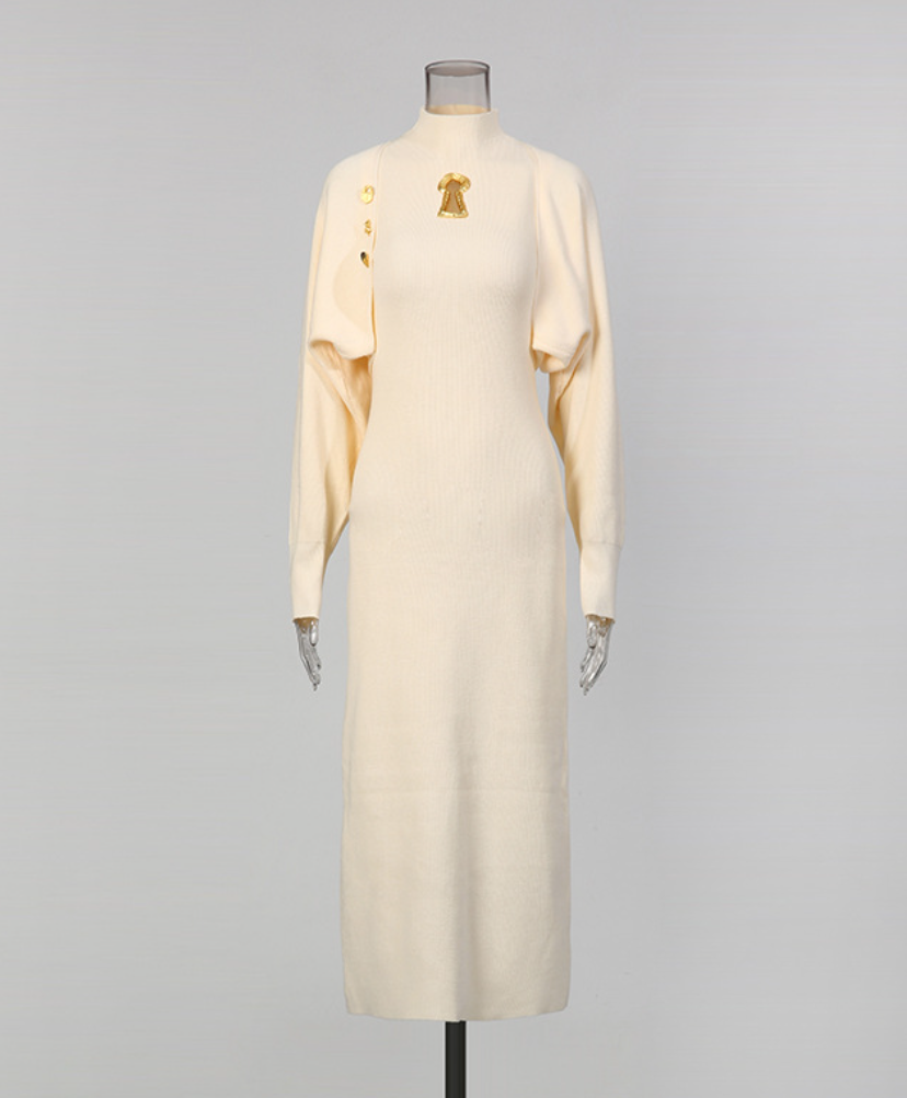 high-neck long sleeve maxi dress with gold brooch – EMPRESS