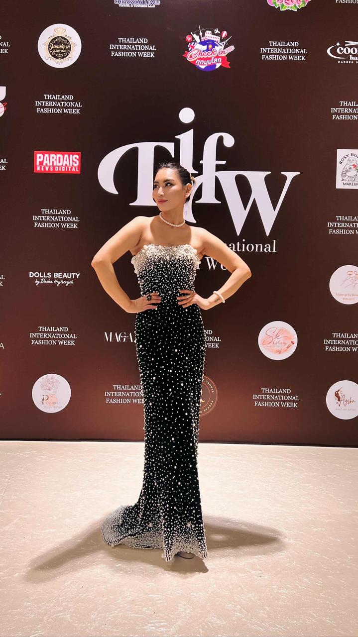 strapless column gown with pearl and crystal embellishments – ODD- AUROQSU