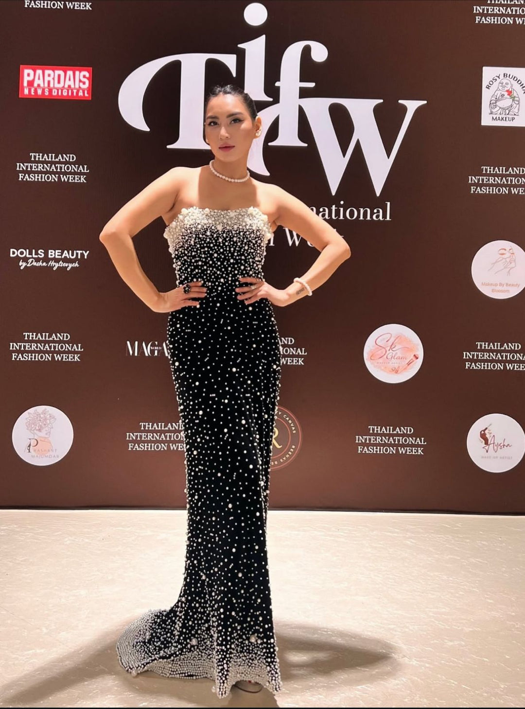 strapless column gown with pearl and crystal embellishments – ODD- AUROQSU