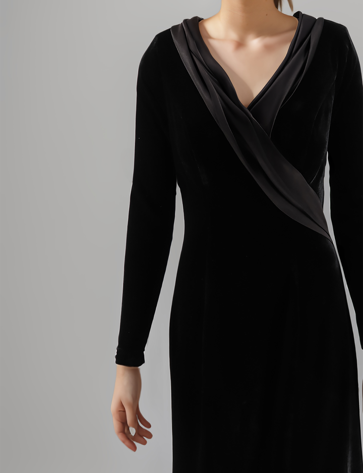 Long sleeve black velvet dress with a train -ODD-Deniya